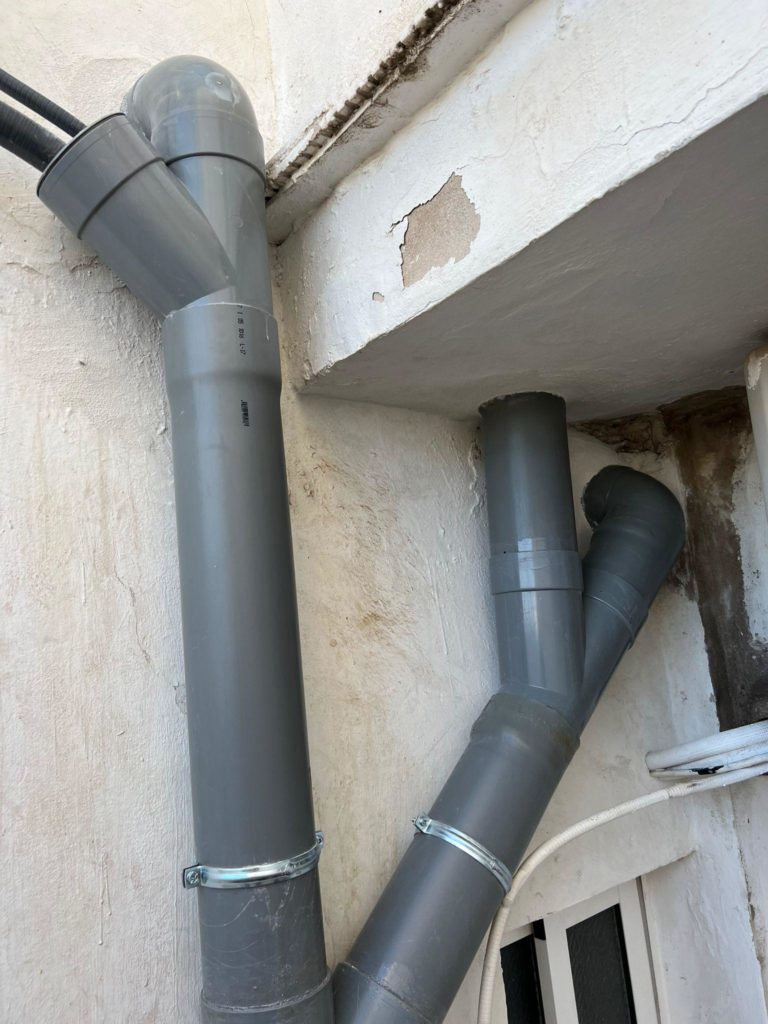 Instalación de bajantes nuevas en fachada